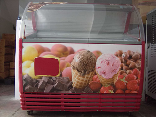 Tủ trưng bày kem